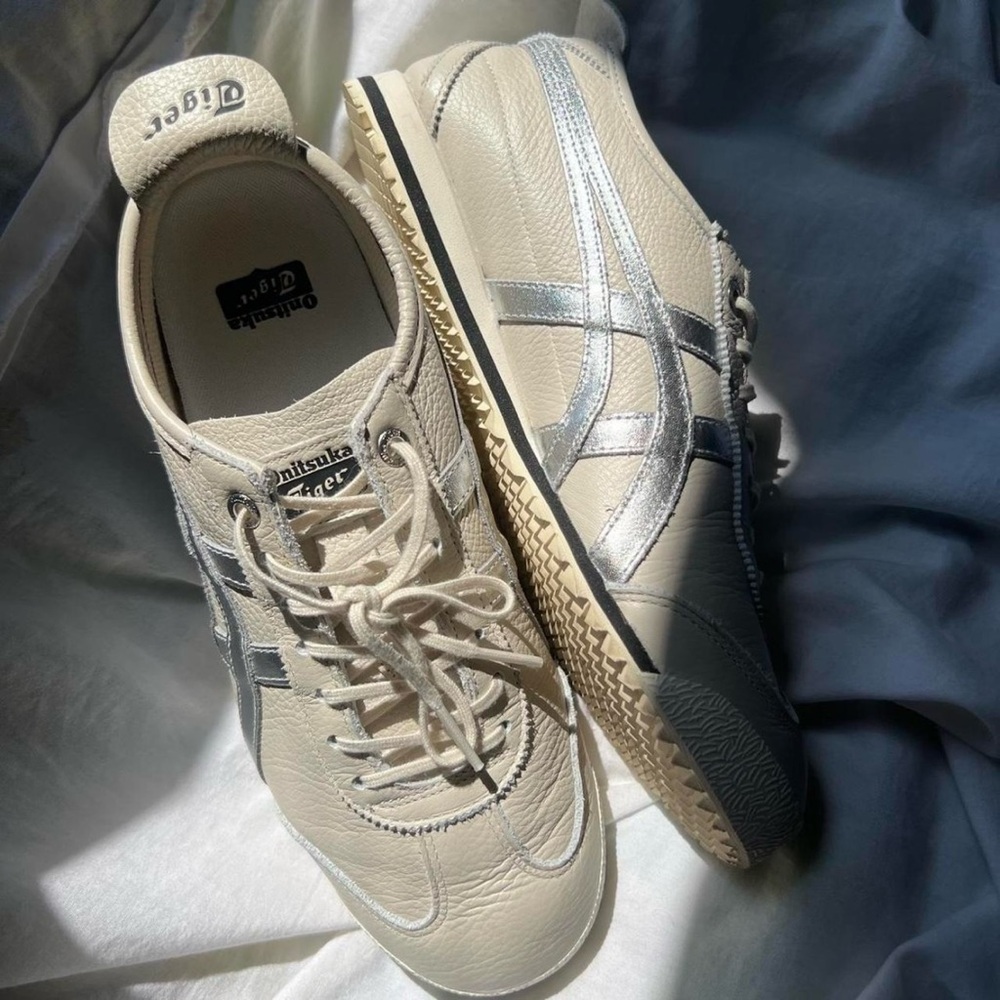 Onitsuka Tiger Mexico 66 by Asics Beige and Metallic Sneakers | Men 6/Women 7.5